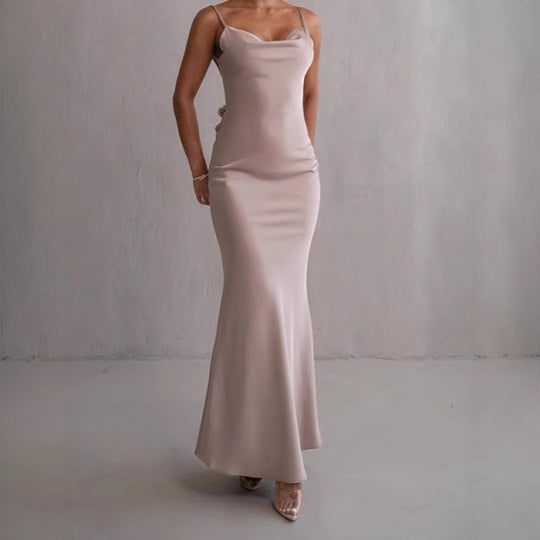 Damen Elegantes und figurbetontes Maxikleid mit tiefem Rückenausschnitt und floralen Applikationen R&B