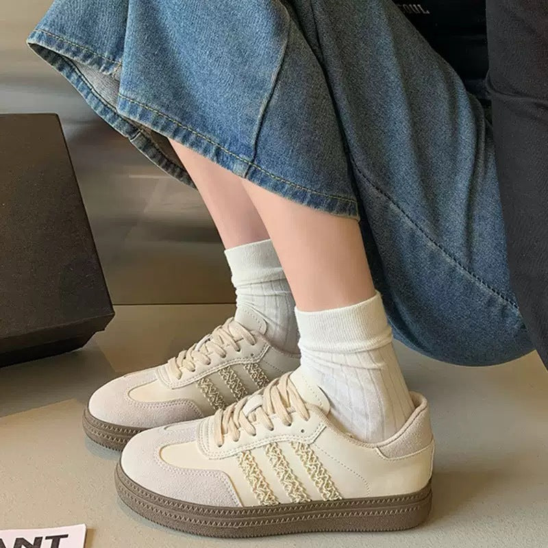 Damen Sportliche Sneakers aus hochwertigem Glattleder mit modischen Akzenten R&B