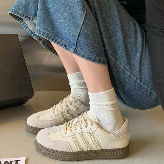 Damen Sportliche Sneakers aus hochwertigem Glattleder mit modischen Akzenten R&B
