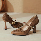 Damen elegante Mary Jane Pumps mit charakteristischem Blockabsatz und dekorativem Riemen