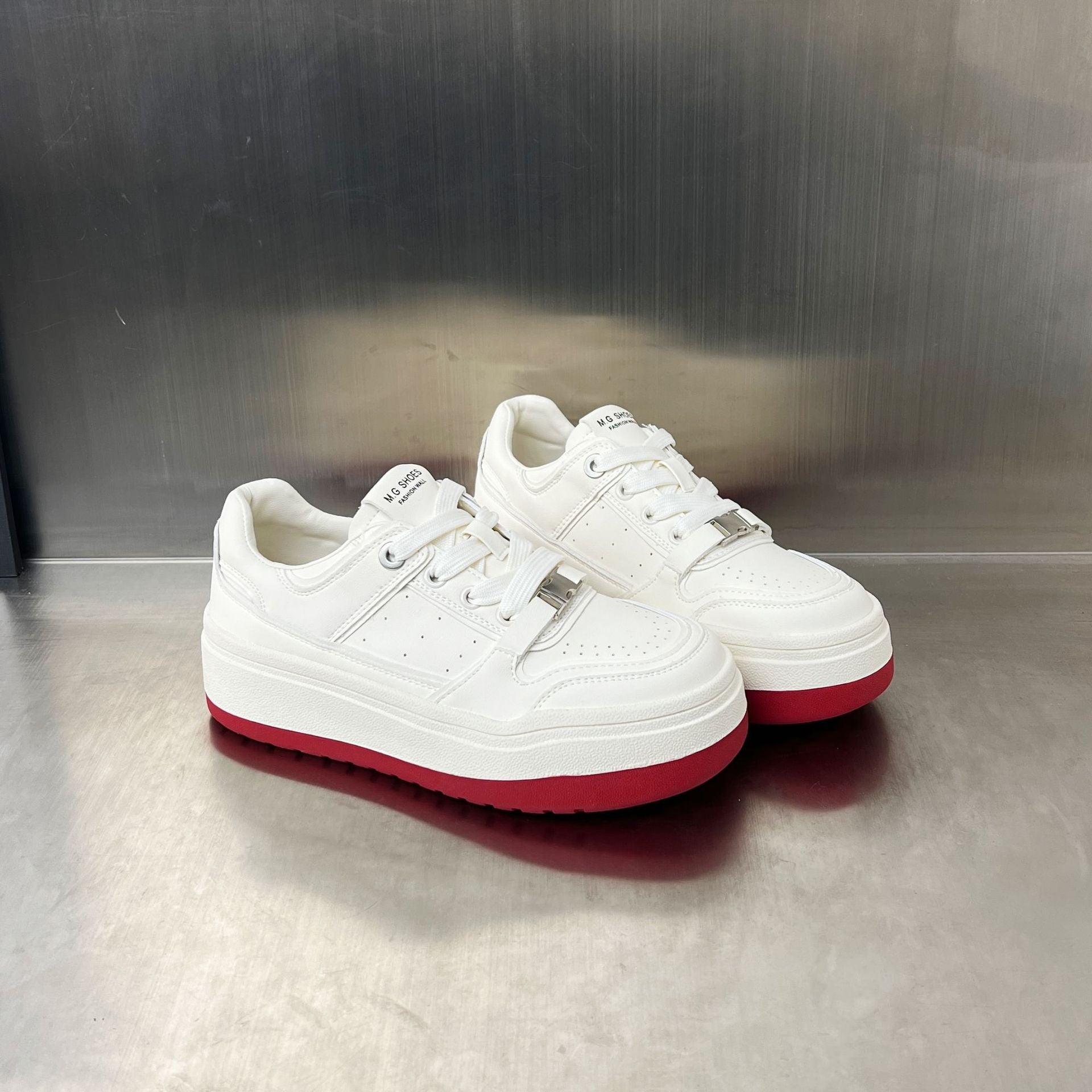 Damen Plattform Sneakers mit modischer Silhouette und innovativem Dämpfungssystem R&B