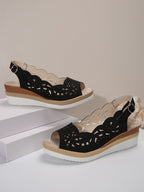 Damen Wedge-Sandalen mit elegantem Lochmuster und komfortabler Fußbettung R&B