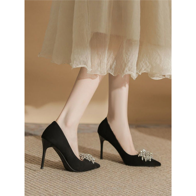 Damen elegante Pumps mit funkelnder Brosche R&B