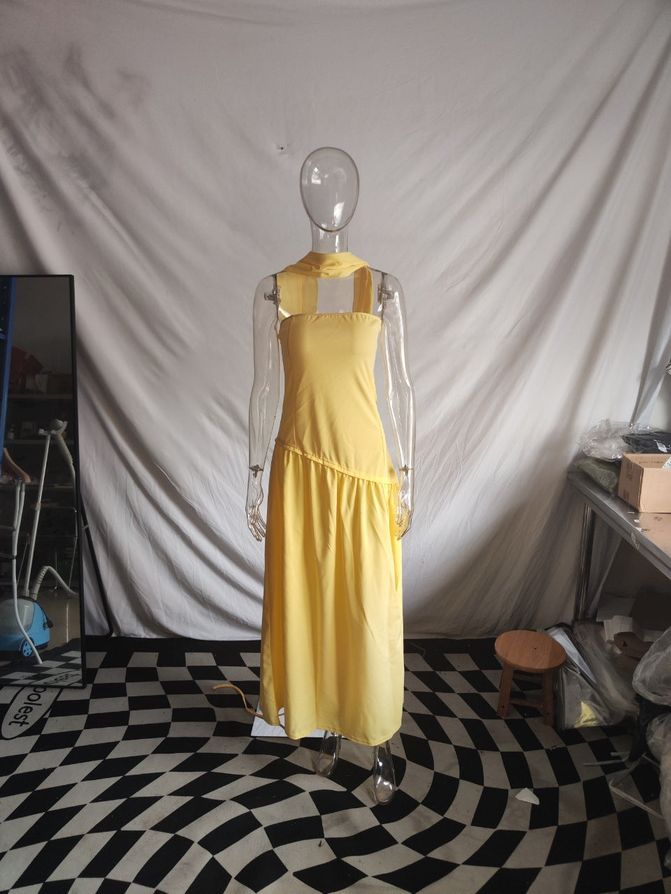 Damen Maxikleid mit schulterfreiem Design und dekorativem Wickelausschnitt R&B