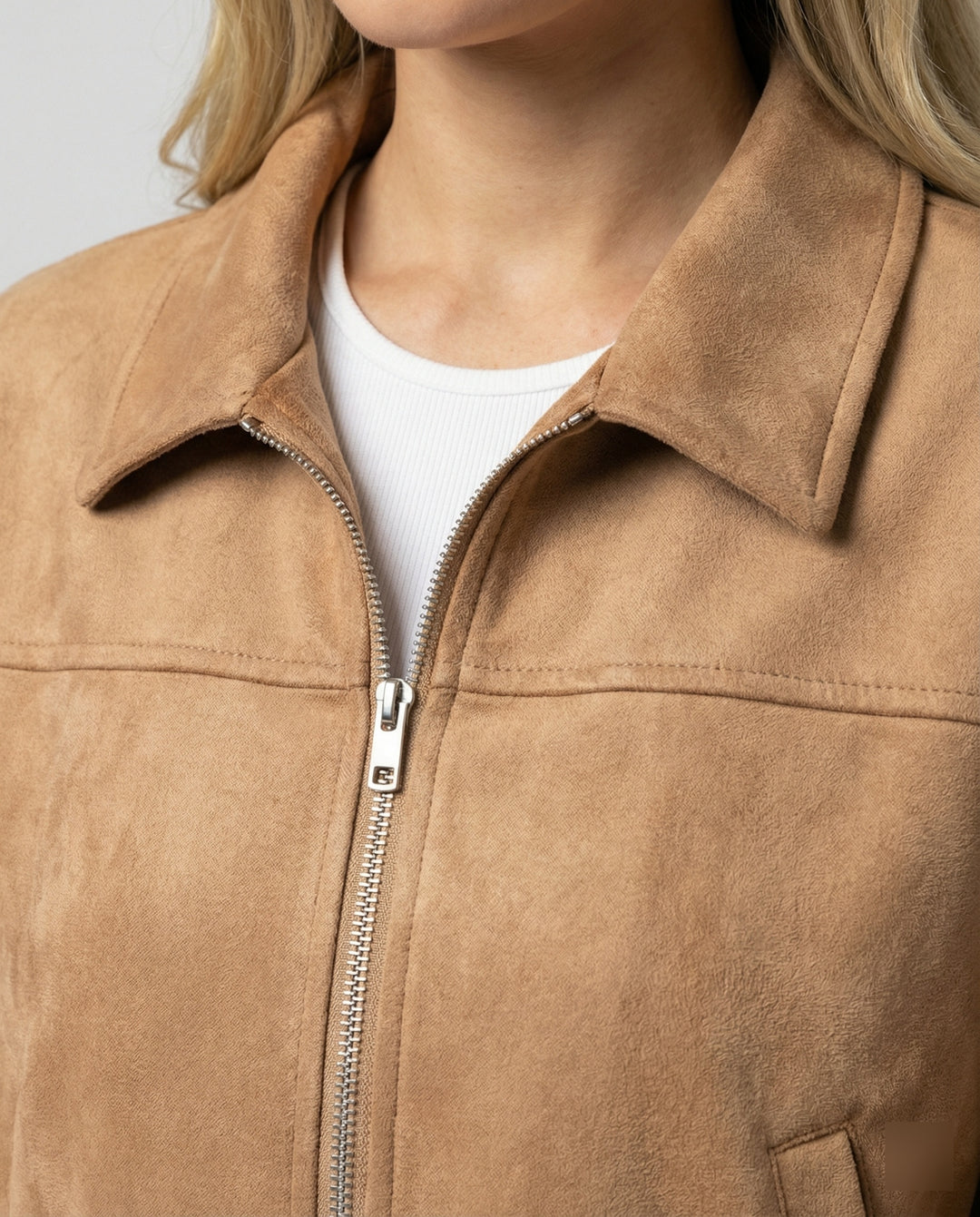 Damen Bekleidungsgeschäft kurz geschnittene Reißverschlussjacke mit Hemdkragen und taillierter Silhouette aus Wildlederimitat R&B