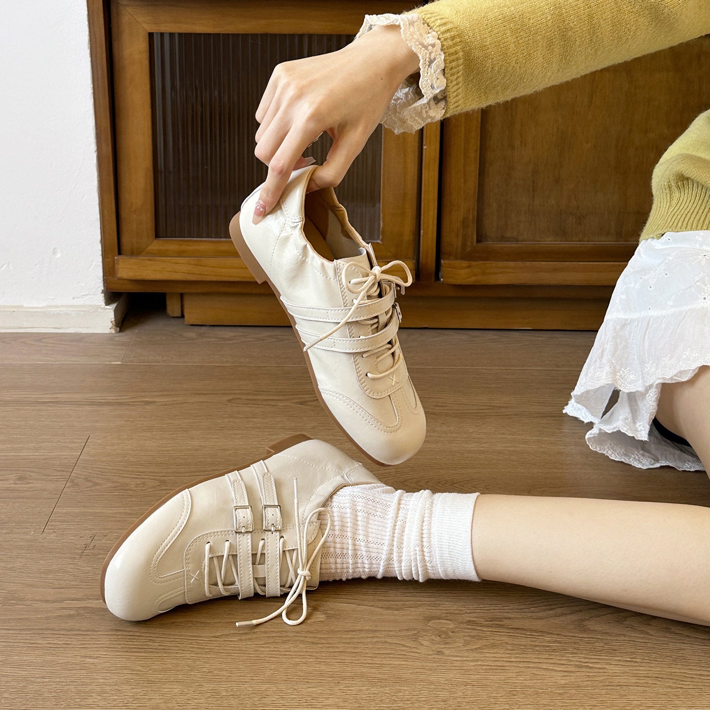 Damen Sportliche Lederschuhe mit modischen Schnürdetails