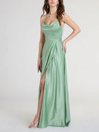 Damen Elegantes Abendkleid mit schimmerndem Satinfinish und tiefem Schlitz R&B