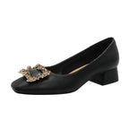 Damen elegante Pumps mit modischem Blockabsatz und funkelndem Schmuckdetail