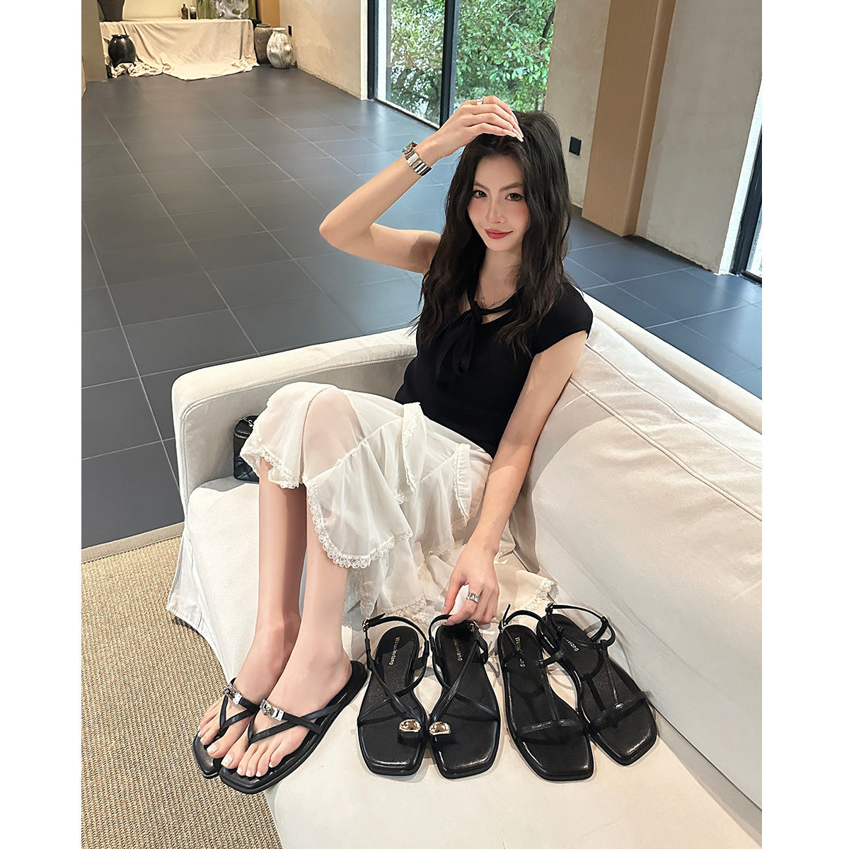Damen Flip-Flops mit elegantem Riemendesign und modischem Schmuckdetail
