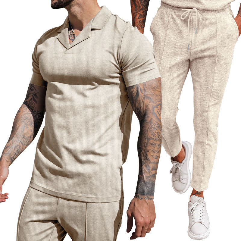 Herren modernes Freizeit-Set mit poloähnlichem Oberteil und schmal geschnittenen Hosen