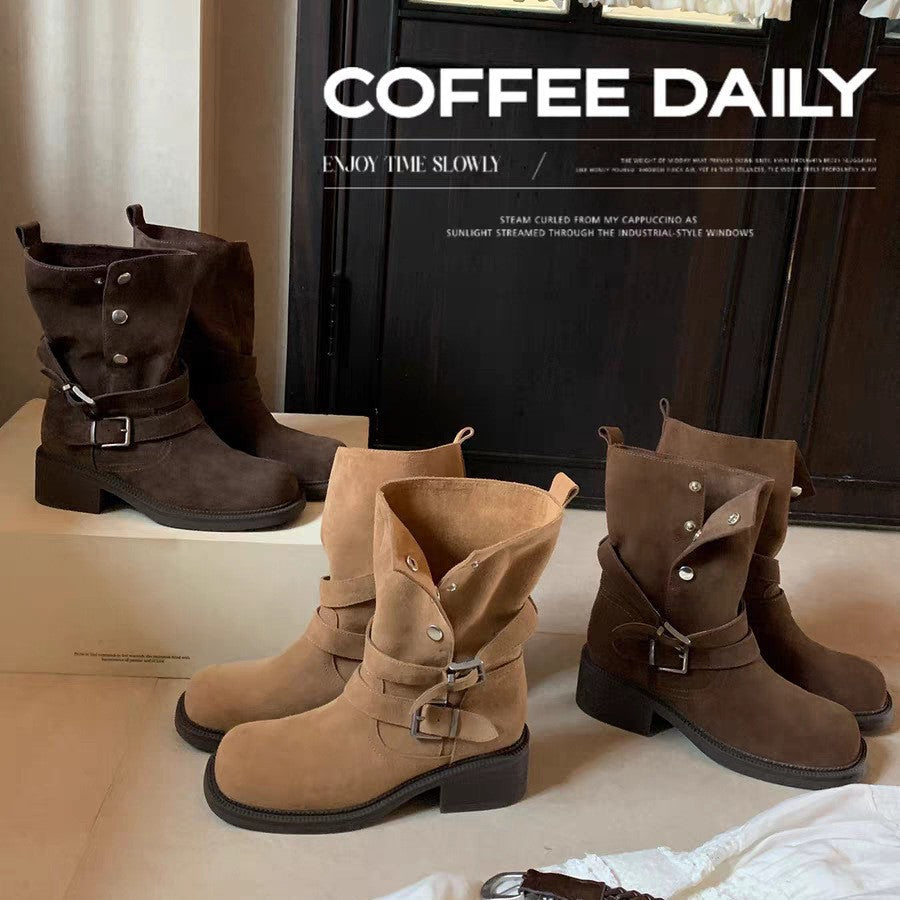 Damen Leder Stiefeletten mit dekorativem Riemen und robustem Blockabsatz