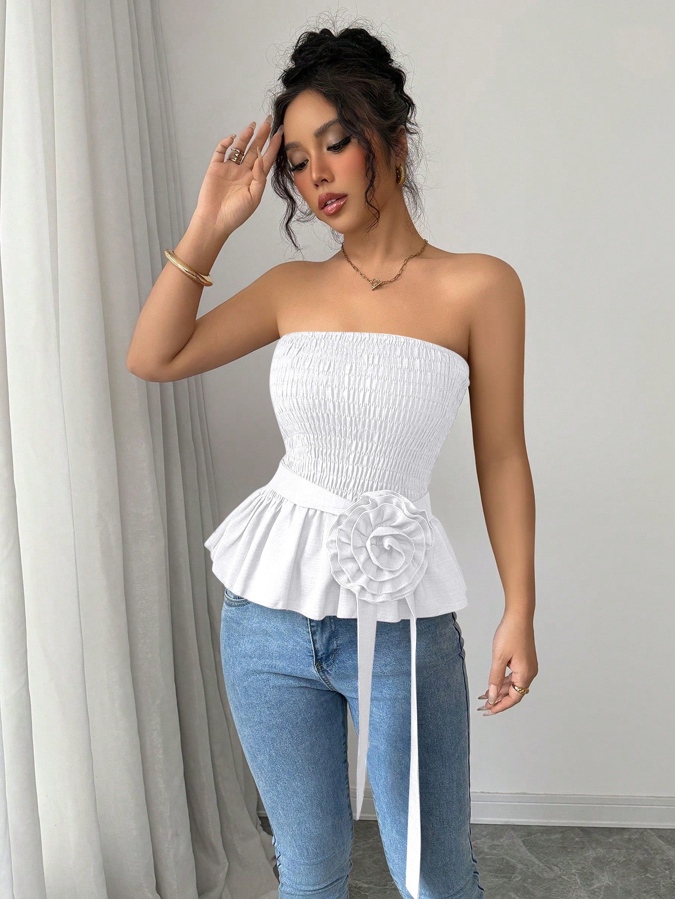 Damen nan figurbetontes trägerloses Smok-Oberteil mit Volant-Peplum und dekorativer Stoffblume R&B