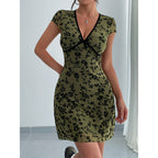Damen Sommerliches Blumenkleid mit tiefem V-Ausschnitt und schwingendem Saum R&B