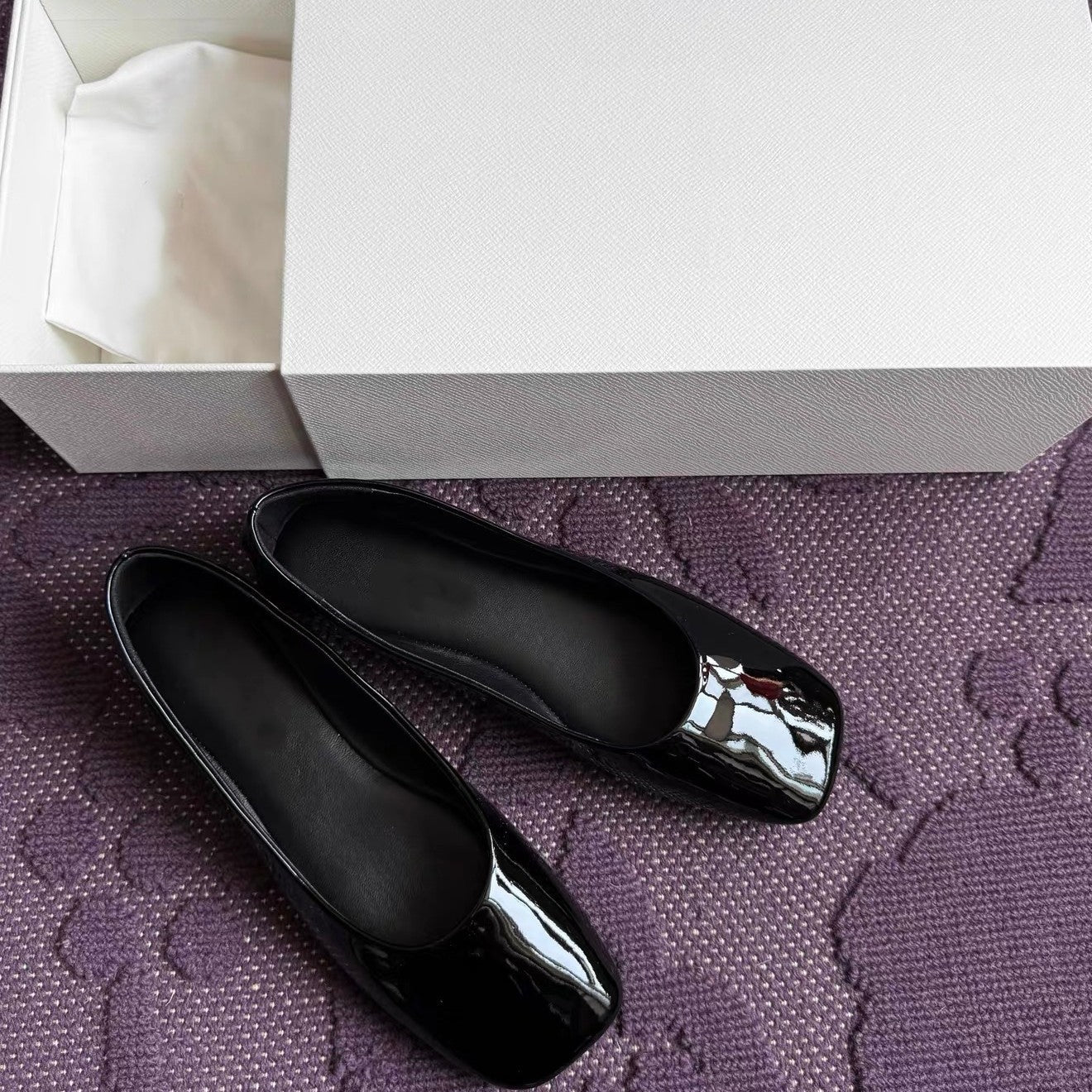 Damen Ballerinas mit quadratischer Zehenform und glänzender Oberfläche R&B