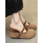 Damen elegante Clogs mit handgearbeitetem Strickmuster und verstellbarem Riemen