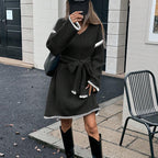 Damen Strickkleid mit Gürtel und V-Ausschnitt