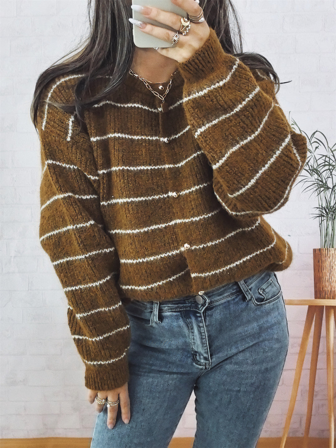 Damen gemütliche Strickjacke mit elegantem Streifenmuster und schimmernden Knöpfen R&B