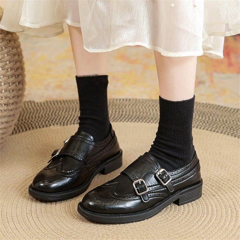 Damen Brogues mit verziertem Riemen R&B