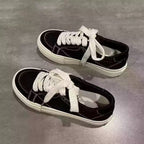 Damen Sportliche Sneakers mit weichem Veloursleder und robustem Elastikverschluss