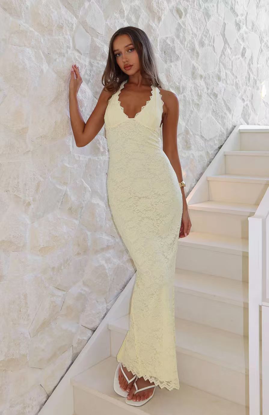Damen Elegantes Spitzenkleid mit Halterneck-Design und figurfreundlichem Schnitt