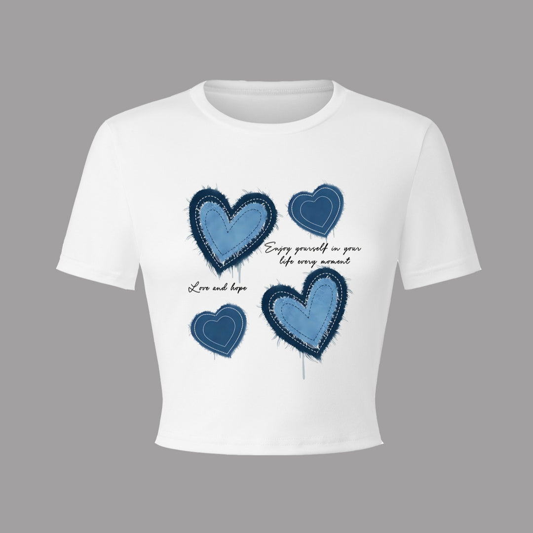 Damen Crop-T-Shirt mit kreativem Herzmotiv und motivierendem Schriftzug R&B