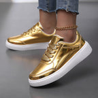 Damen nan niedrig geschnittener Sneaker mit spiegelnder Lackoberfläche, gepolstertem Schaft und erhöhter Laufsohle mit Rillenprofil R&B