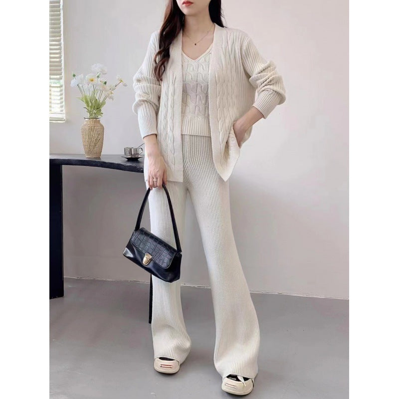 Damen Feinstrick-Ensemble mit originellem Zopfmuster und weiten Hosen