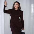 Damen Elegantes Maxikleid mit strukturierten Falten und langen Ärmeln R&B