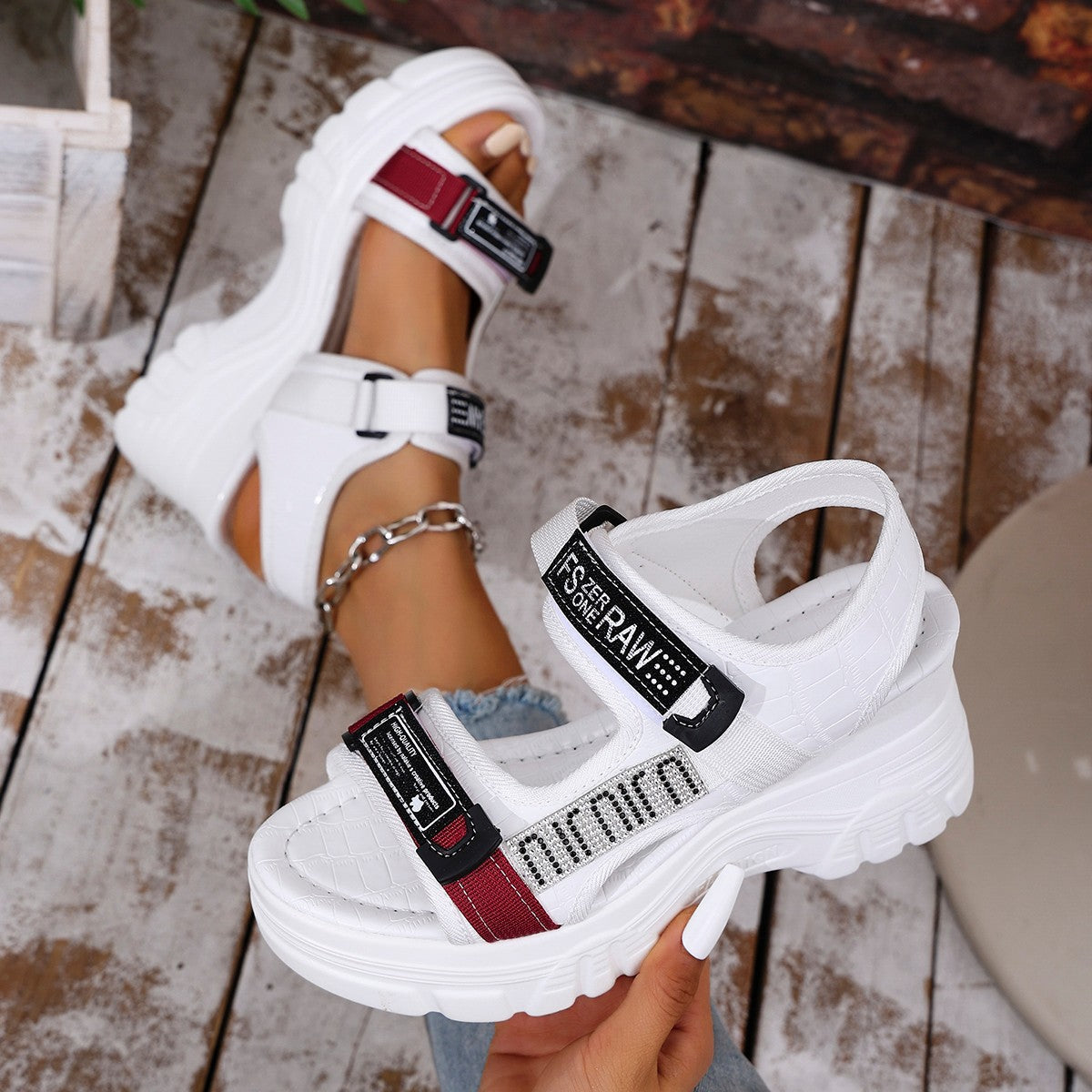 Damen Plateau-Sandalen mit verstellbaren Riemen und modischem Glitzer-Design R&B