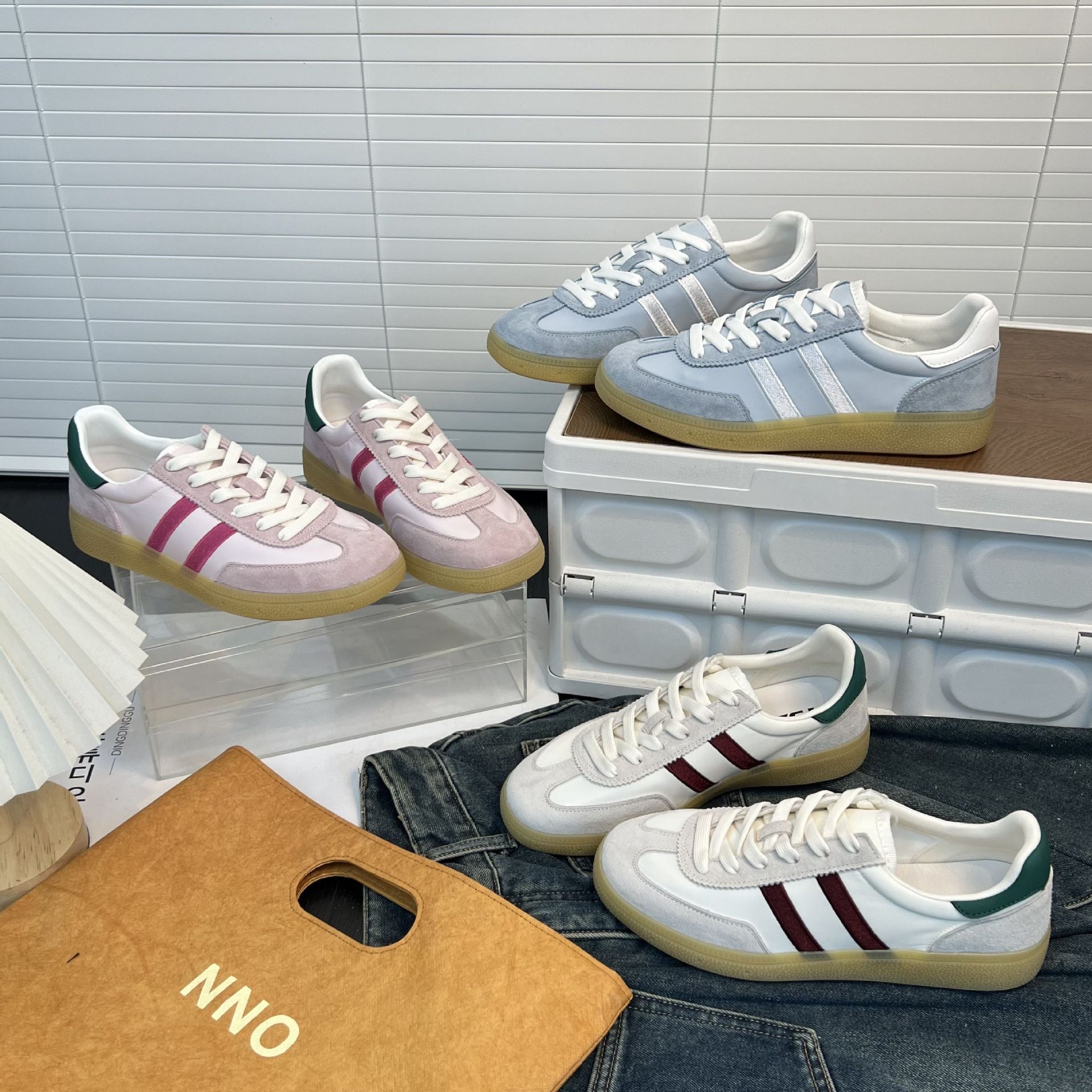 Damen Retro-Inspirierte Sneakers mit modischem Veloursleder und sportlichen Akzenten R&B