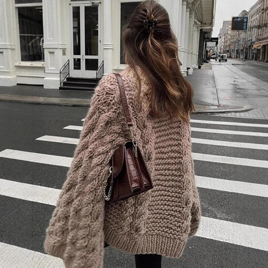 Damen Grobstrickpullover mit oversized Schnitt und kunstvollem Zopfmuster R&B