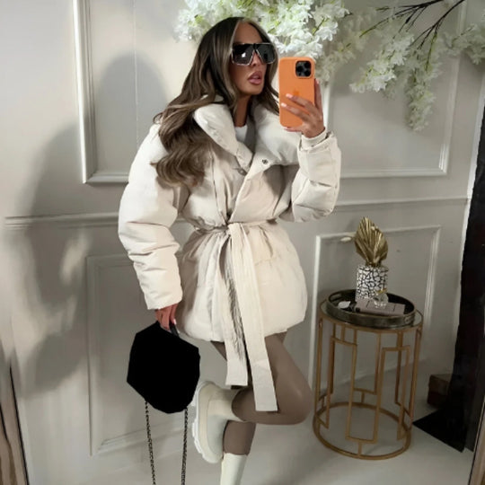 Damen Modische Daunenjacke mit breitem Kragen und taillierbarem Gürtel R&B