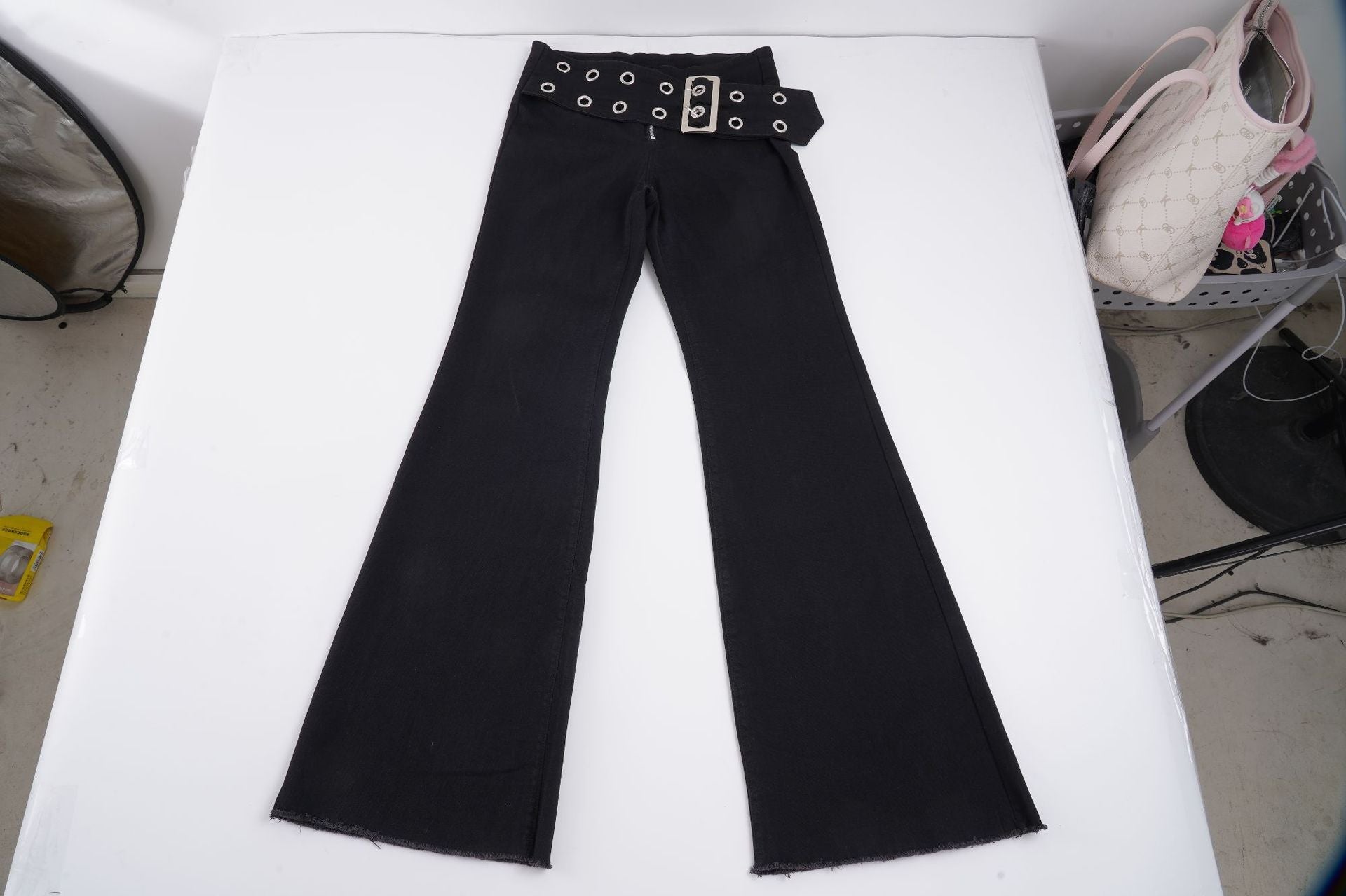 Damen Flared Jeans mit verstellbarem Gürtel und modischem Lochdesign R&B