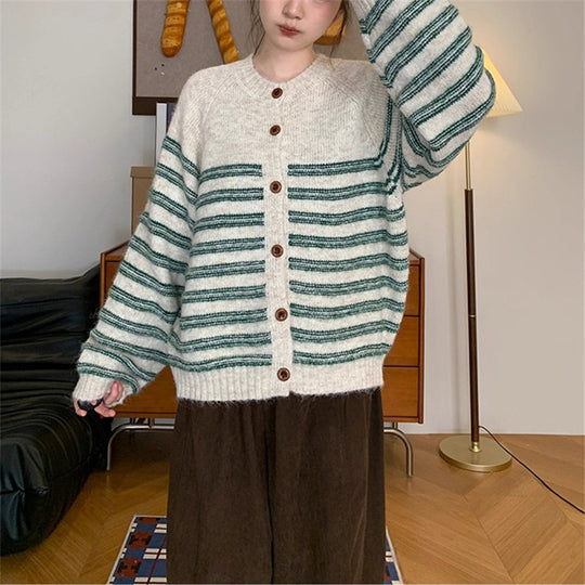 Damen Grobstrickjacke mit modernen Streifen und Knopfdetails R&B