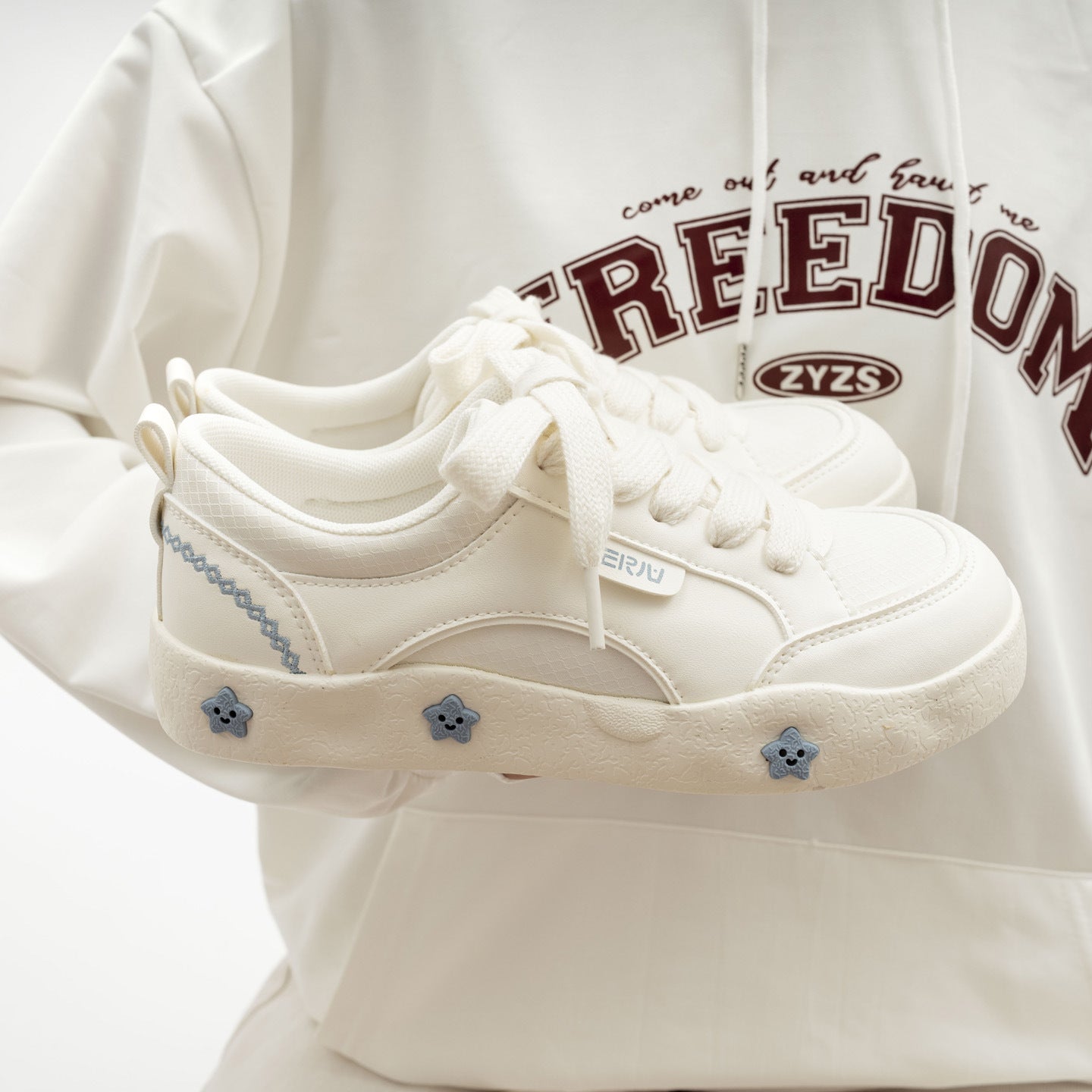 Damen Sneakers mit floralem Applikationsdesign und bequemer Dämpfung