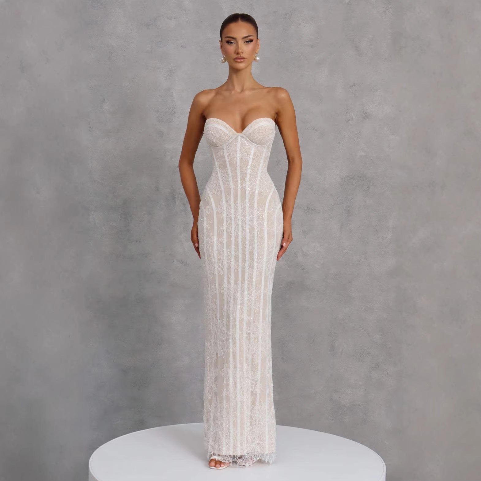 Damen Hochzeitskleid mit elegantem trägerlosen Design und luxuriösem Tüllabschluss R&B