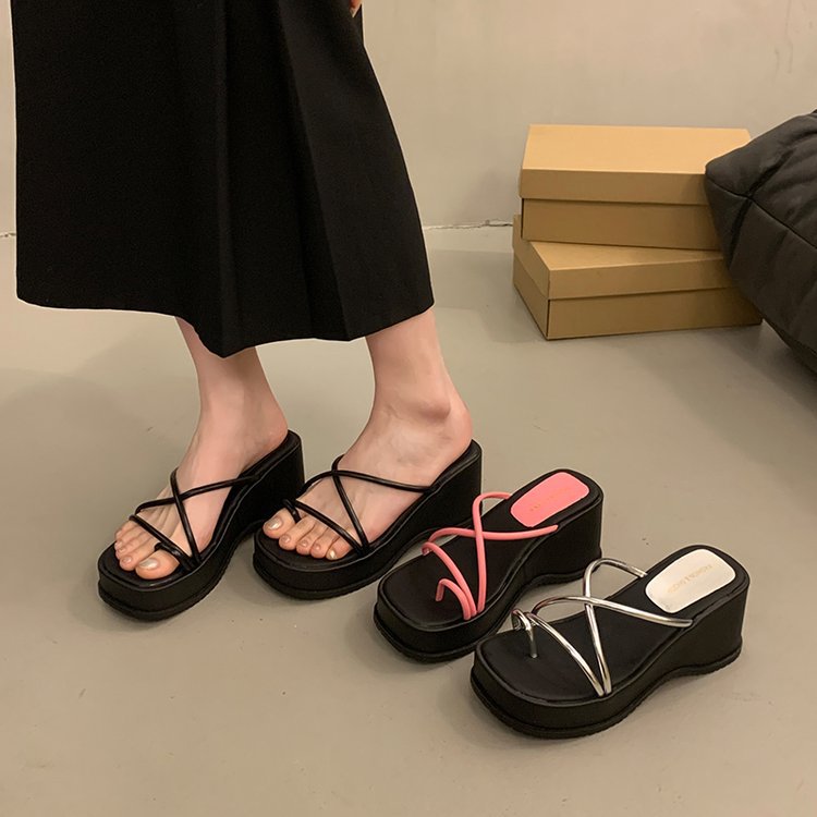 Damen Plateausandalen mit trendigen Riemen R&B