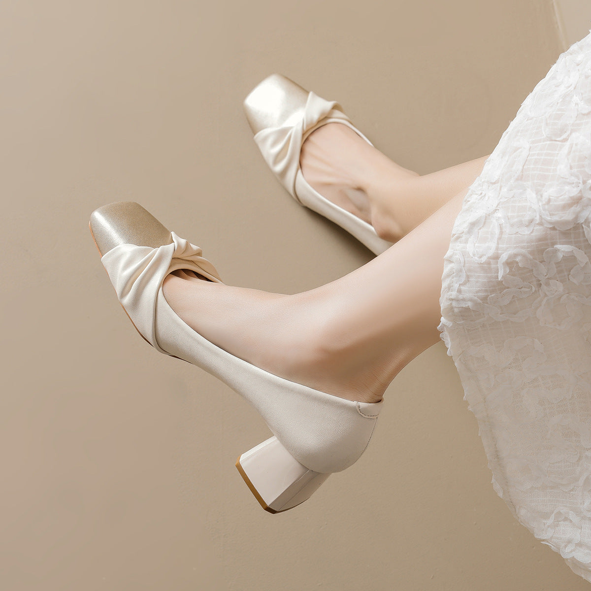 Damen elegante Blockabsatz-Pumps mit hochwertigem Schleifenakzent