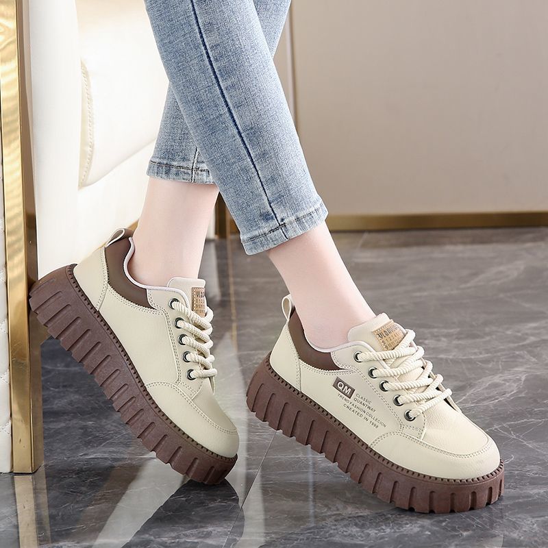 Damen Sneakers mit trendgerechter Plateau-Sohle R&B
