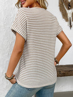 R&B | Locker gestreiftes T-Shirt mit V-Ausschnitt
