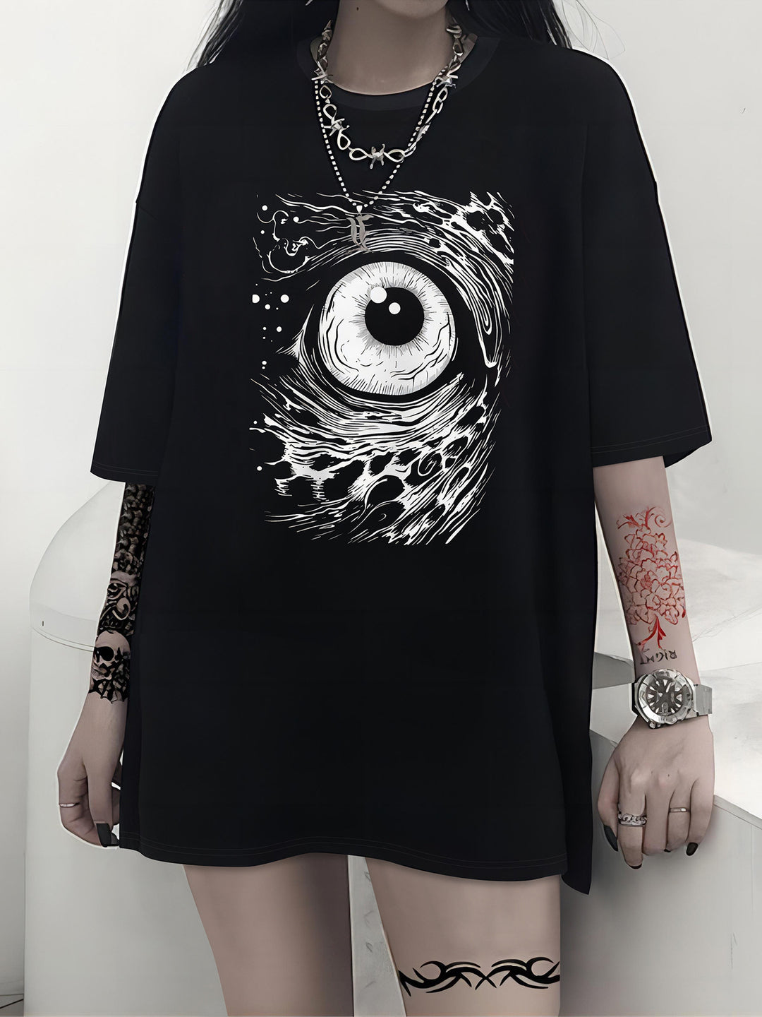 Damen T-Shirt mit künstlerischem Totenkopf-Motiv und lässigem Schnitt R&B