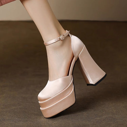 Damen Plateau-Pumps mit modernem Design und elegantem Knöchelriemen R&B