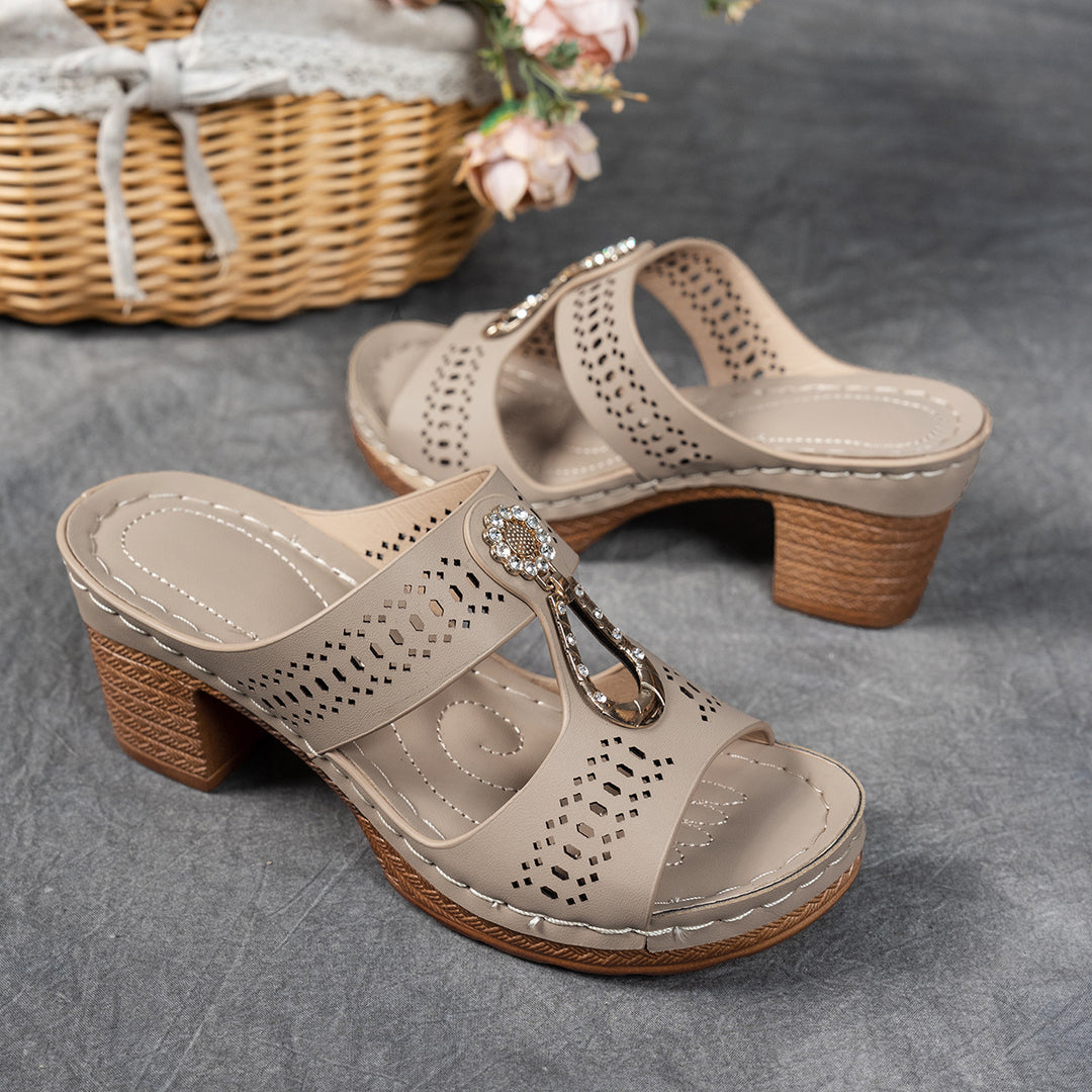 Damen Komfortable Plateau-Sandalen mit dekorativem Riemendesign und Schmuckdetail R&B