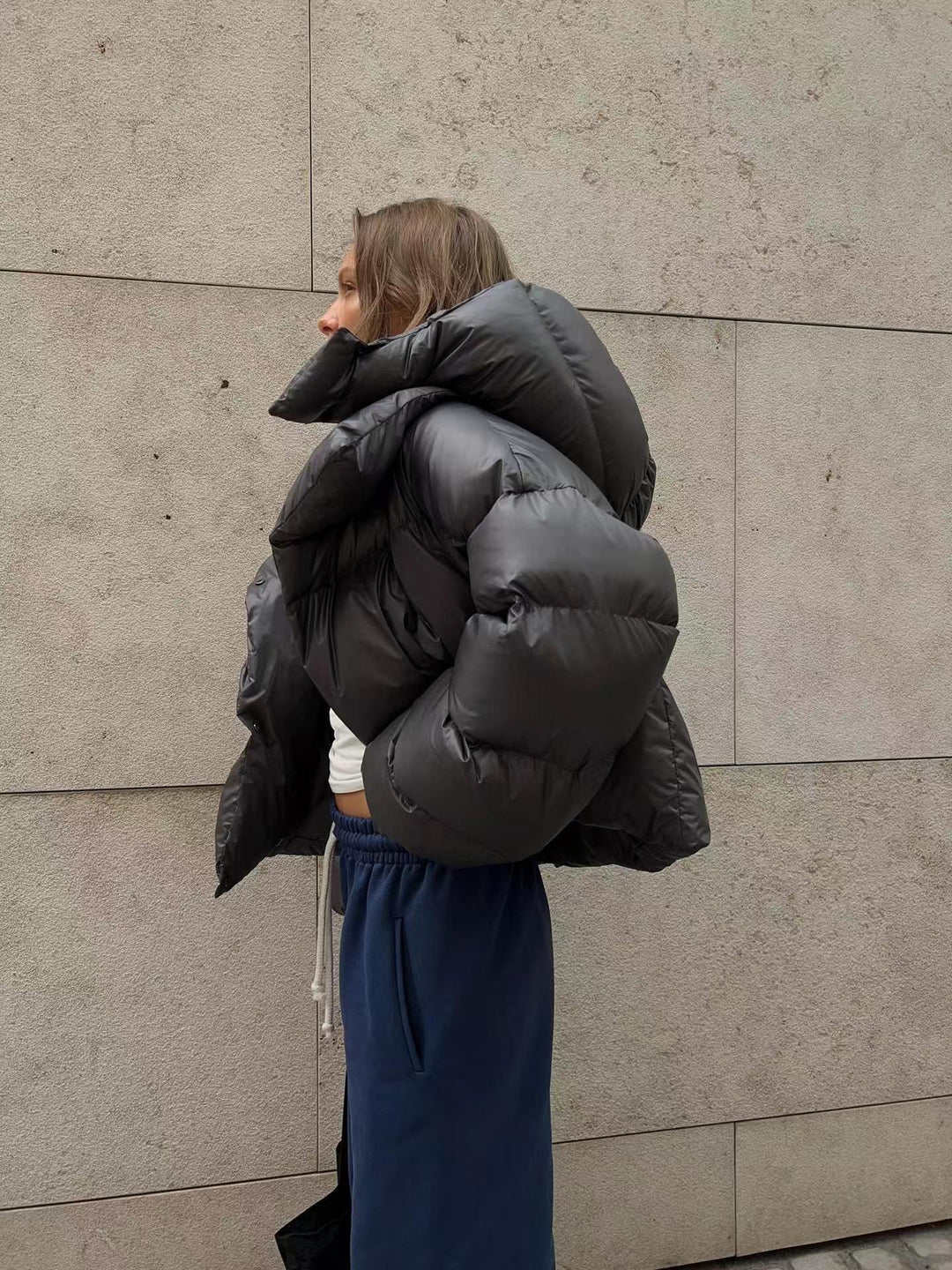 Damen oversized Daunenjacke mit hohem Kragen und voluminösen Ärmeln R&B