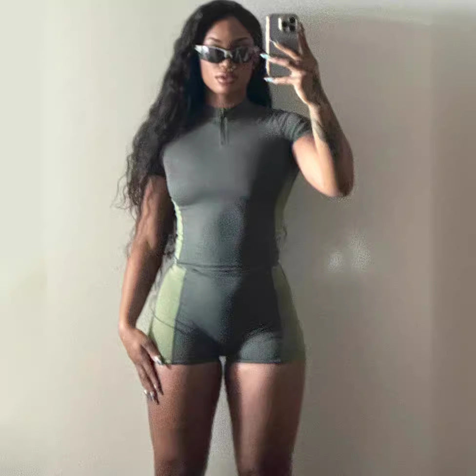 Damen Sportliches Set mit kurzem Oberteil und enganliegenden Shorts R&B
