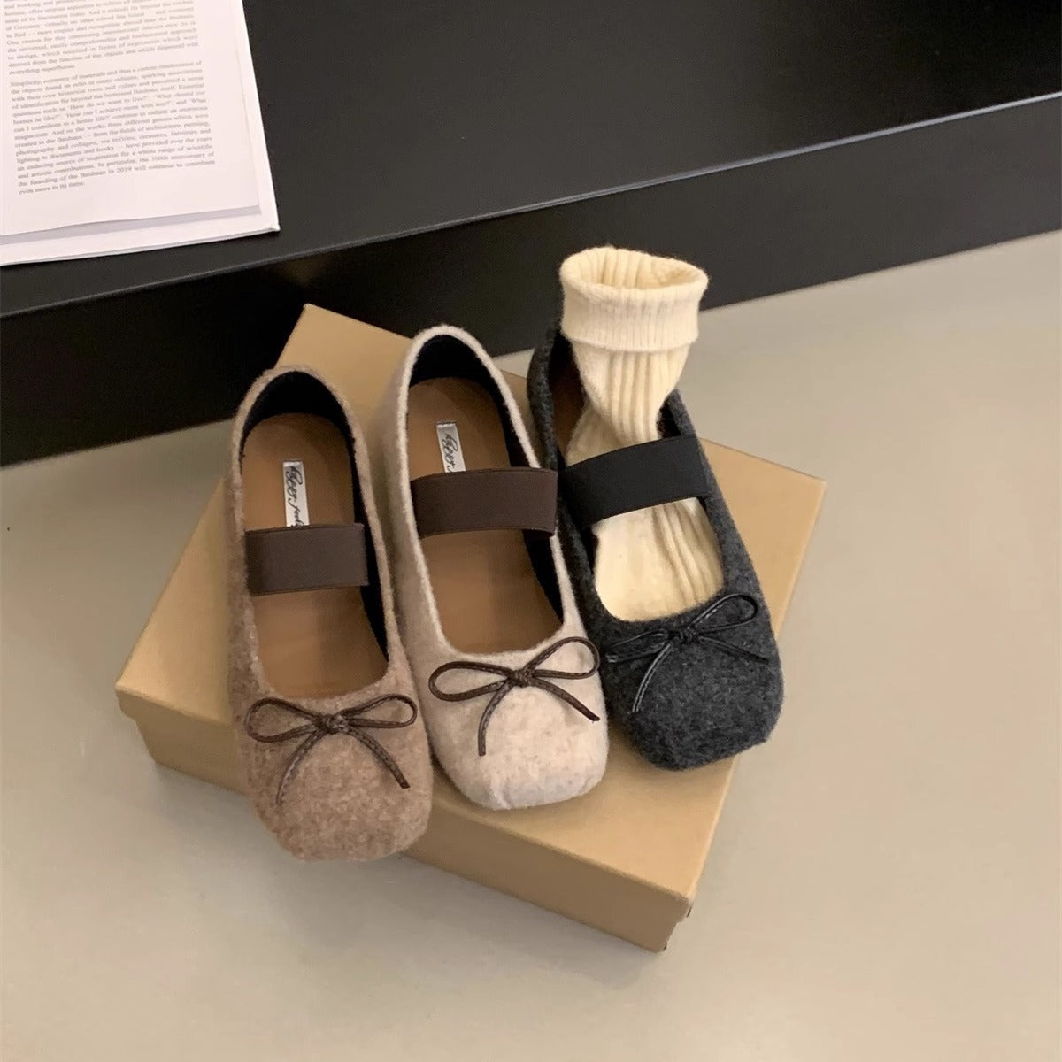 Damen Hausschuhe mit kleinem Schleifenakzent und elastischem Riemchen R&B