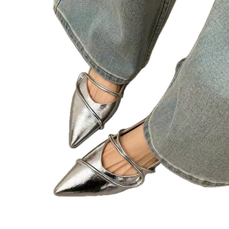 Damen spitz zulaufende Flats mit verstellbaren Riemen und glänzender Oberfläche EB