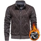 Herren Strickjacke mit modernem Zopfmuster und hohem Kragen R&B