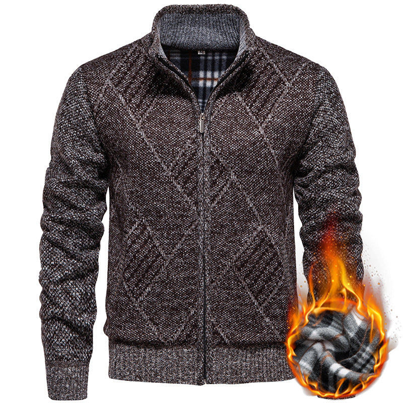 Herren Strickjacke mit modernem Zopfmuster und hohem Kragen R&B