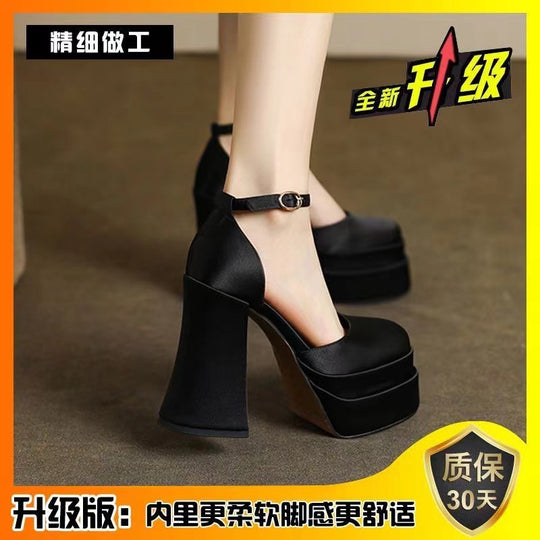 Damen nan Plateau-Sandalette mit skulpturellem Blockabsatz, quadratischer Zehenpartie und kristallbesetztem Knöchelriemen R&B